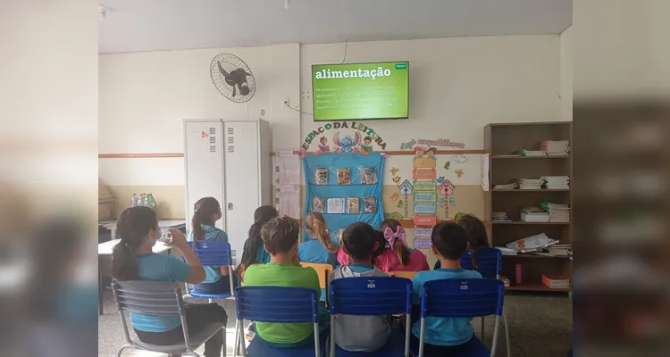 Teoria, com videoaula, e prática, com confecção de bolo, engajaram estudantes dentro do assunto.