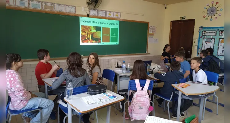 Veja os registros dos alunos com sua alimentação saudável em casa e das atividades em sala de aula.