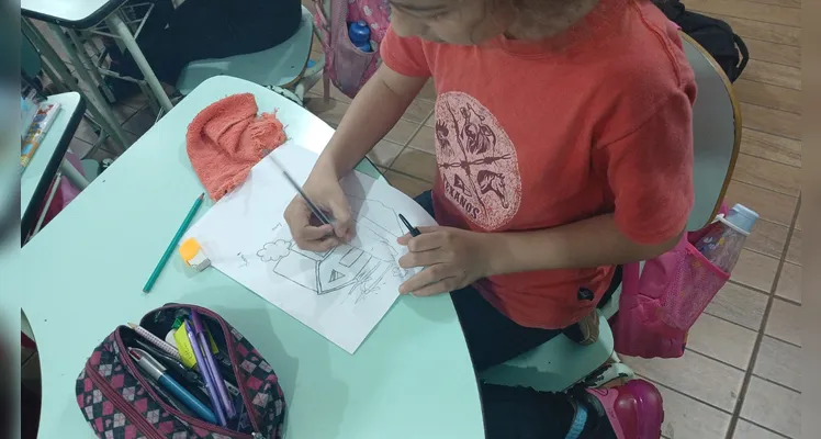 Educandos puderam mostrar seu 'veio artístico' em sala com o tema.