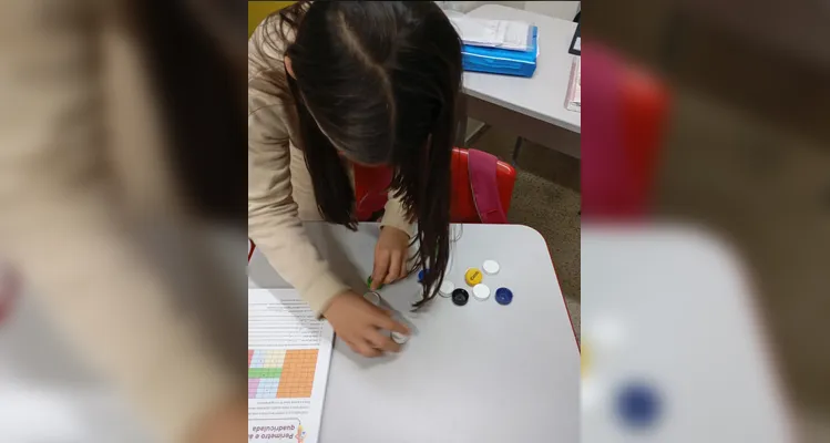 Recicláveis foram utilizados para entendimento do conteúdo matemático.