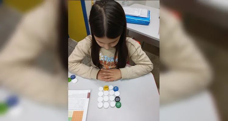 Recicláveis foram utilizados para entendimento do conteúdo matemático.