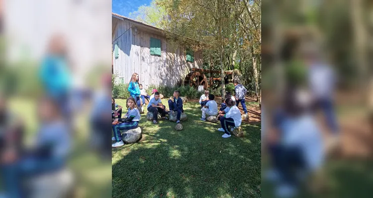 Veja como foi o passeio no museu e o trabalho com a videoaula.