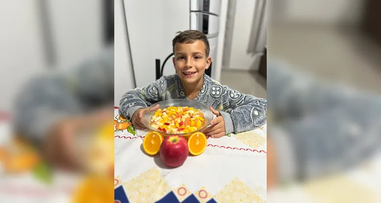 Confira registros do trabalho em sala, da Feira do Produtor e das refeições saudáveis dos alunos em casa.
