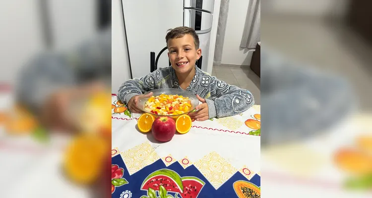 Confira registros do trabalho em sala, da Feira do Produtor e das refeições saudáveis dos alunos em casa.