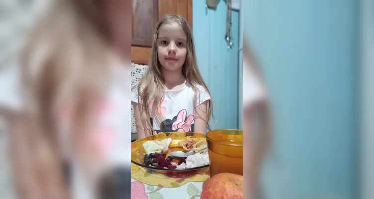 Confira registros do trabalho em sala, da Feira do Produtor e das refeições saudáveis dos alunos em casa.