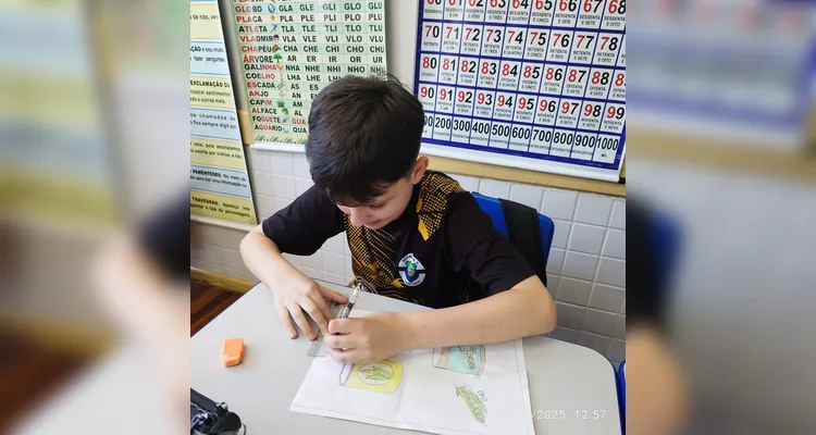 Confira os registros do amplo trabalho dentro da sala de aula e em casa.