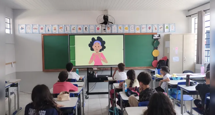 Veja o trabalho com a videoaula, confecção de jogos, entrega e a diversão dos colegas.