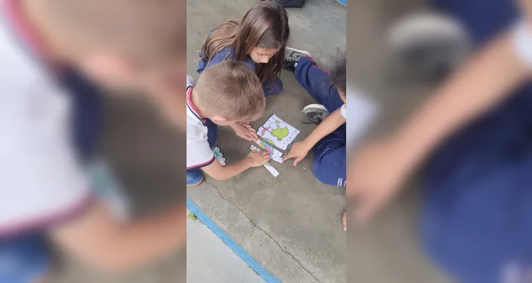 Veja o trabalho com a videoaula, confecção de jogos, entrega e a diversão dos colegas.