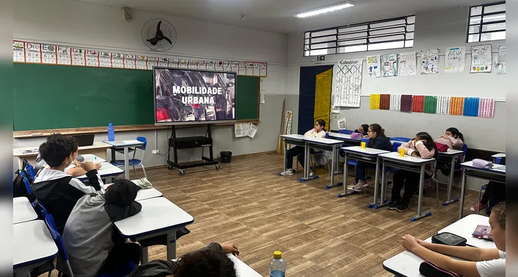 Veja as várias etapas do trabalho em sala sobre o tema logístico.