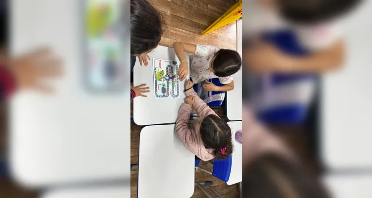 Veja as várias etapas do trabalho em sala sobre o tema logístico.