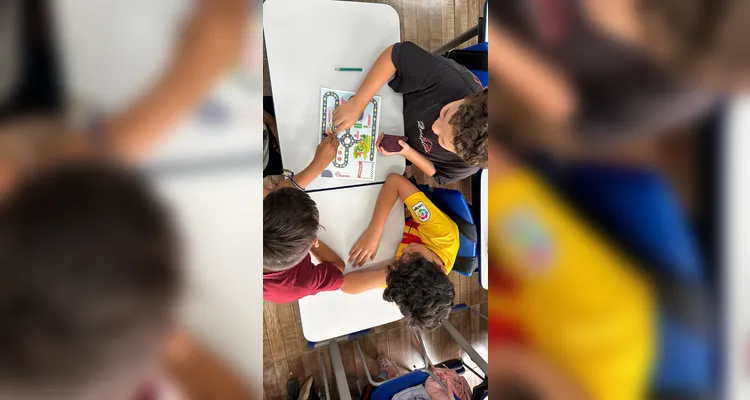 Veja as várias etapas do trabalho em sala sobre o tema logístico.
