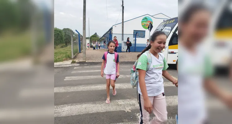 Aplicações práticas ocorreram em sala e em frente à instituição de ensino.