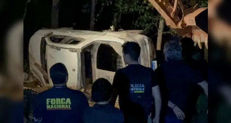 Homens desaparecem e policiais encontram carro com marcas de tiros
