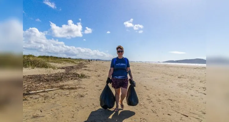 Mutirão de limpeza de praias convoca voluntários para ações no litoral do PR