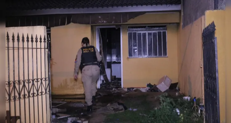 Fotos revelam destruição em casa incendiada após desavença em PG