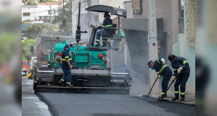 Rua Sete de Setembro recebe camada de pavimentação em PG
