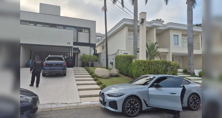 PF apreende imóveis, carros e bens de luxo avaliados em R$ 13,8 mi no PR e SP