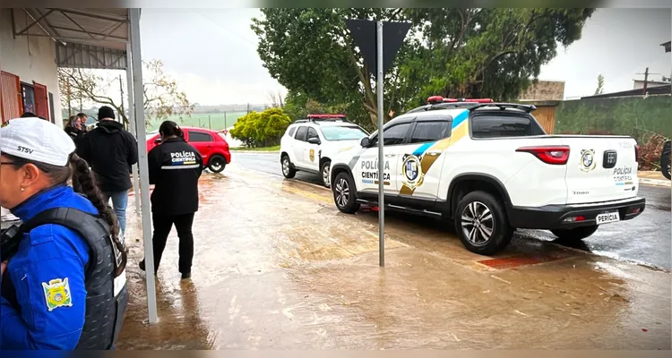 Veja fotos da operação que busca bebidas com metanol em PG
