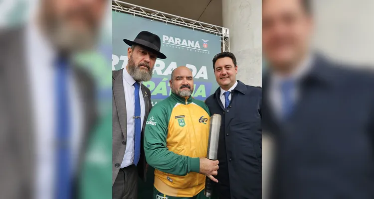 Ponta-grossense acende 'Pira da Pátria' em cerimônia no Palácio Iguaçu
