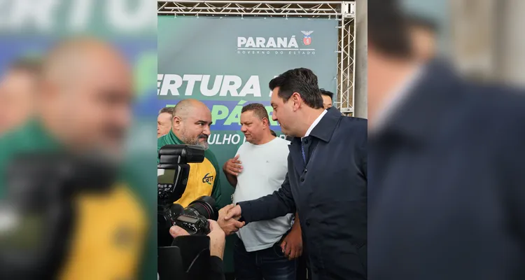 Ponta-grossense acende 'Pira da Pátria' em cerimônia no Palácio Iguaçu