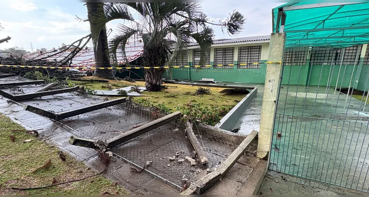 Fotos revelam destruição de teto de ginásio em escola de PG