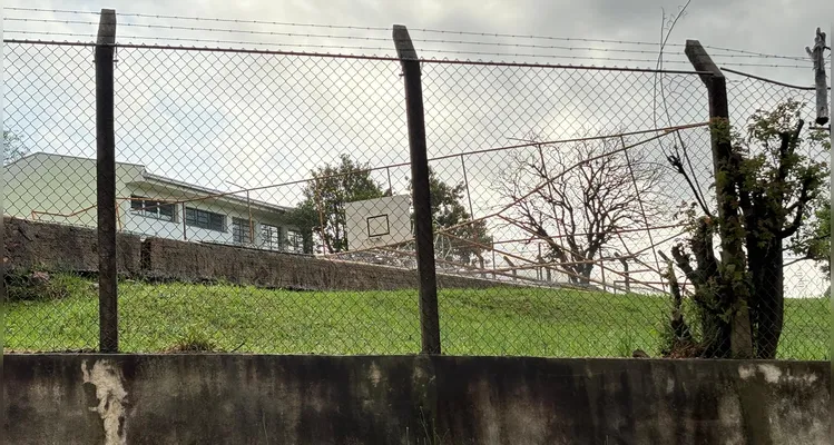 Fotos revelam destruição de teto de ginásio em escola de PG