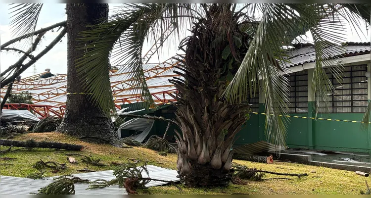 Fotos revelam destruição de teto de ginásio em escola de PG