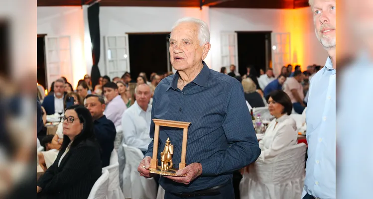 Troféu Tropeiro de Ouro 2025 premia empresas e personalidades em Castro