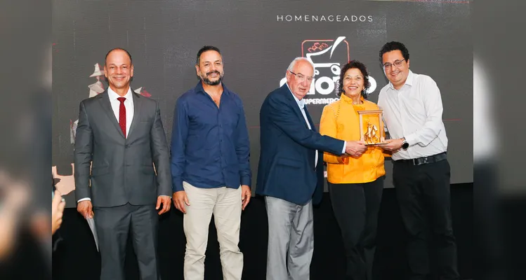 Troféu Tropeiro de Ouro 2025 premia empresas e personalidades em Castro