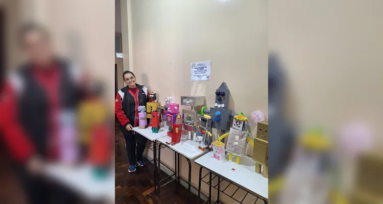 A produção envolveu recorte, colagem e montagem, permitindo que as crianças aplicassem seus conhecimentos de maneira lúdica e concreta.