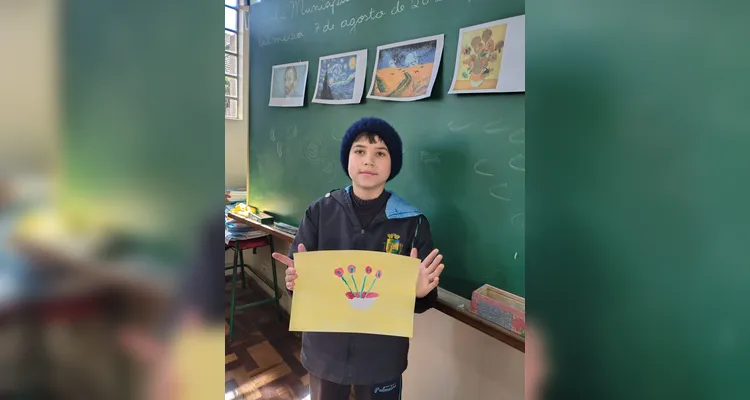 Para solidificar os aprendizados, os alunos produziram releituras de obras do pintor Vincent van Gogh.