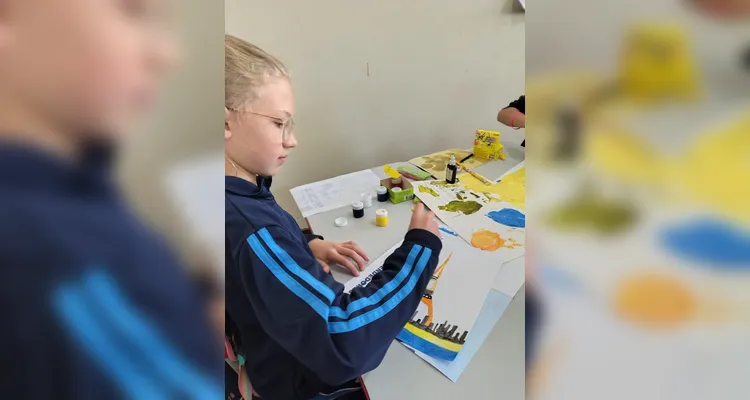 Para solidificar os aprendizados, os alunos produziram releituras de obras do pintor Vincent van Gogh.