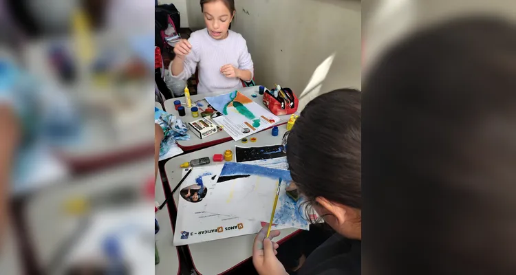Para solidificar os aprendizados, os alunos produziram releituras de obras do pintor Vincent van Gogh.