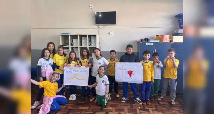 Como atividades, os alunos elaboraram cartazes de autocuidado e desenvolveram um podcast sobre o tema trabalhado.