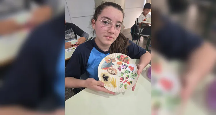 A turma utilizou as videoaulas do Vamos Ler em parceria com a Unimed Ponta Grossa, confeccionou pratos saudáveis com recortes em papelão e cartazes de conscientização e por fim preparou um sanduíche natural junto a professora.