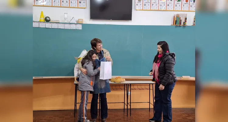 A contação de história se transformou em um verdadeiro diálogo, no qual os alunos puderam fazer perguntas, expressar impressões e relacionar o conteúdo com suas próprias vivências.