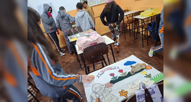 A contação de história se transformou em um verdadeiro diálogo, no qual os alunos puderam fazer perguntas, expressar impressões e relacionar o conteúdo com suas próprias vivências.