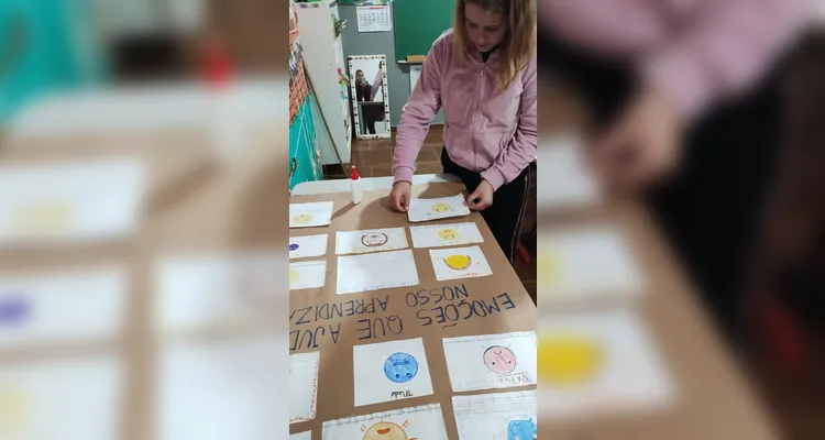 Após conversas e reflexões, os educandos criaram textos, ilustrações e cartazes sobre o tema estudado.