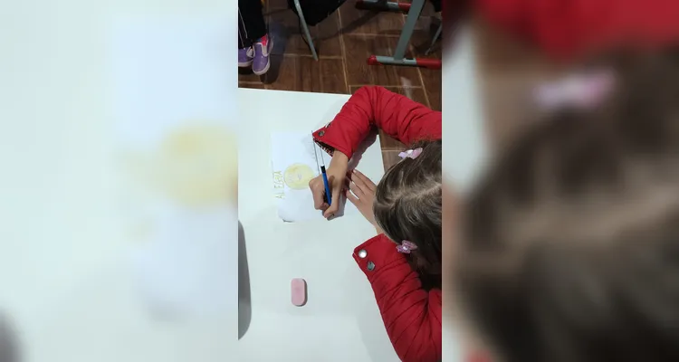 Após conversas e reflexões, os educandos criaram textos, ilustrações e cartazes sobre o tema estudado.