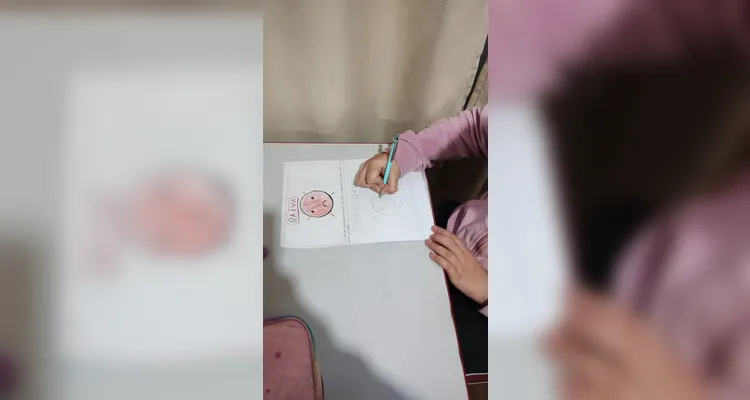Após conversas e reflexões, os educandos criaram textos, ilustrações e cartazes sobre o tema estudado.