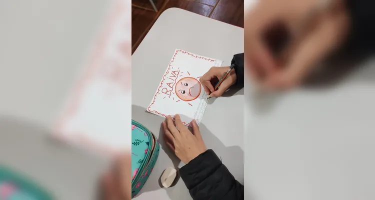 Após conversas e reflexões, os educandos criaram textos, ilustrações e cartazes sobre o tema estudado.