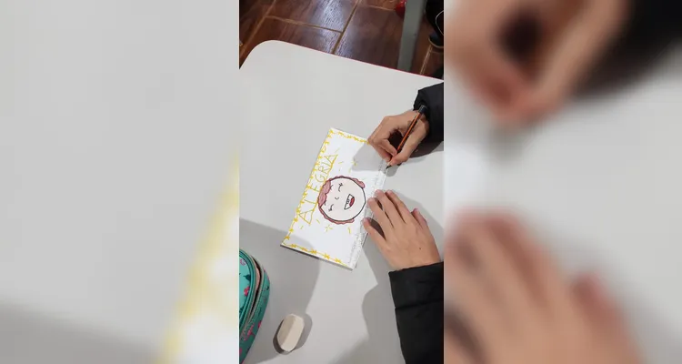 Após conversas e reflexões, os educandos criaram textos, ilustrações e cartazes sobre o tema estudado.