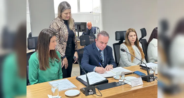 Bakri destaca posse de Edson Aires no Conselho Estadual de Educação