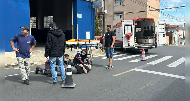 Motociclista colide em traseira de carro após discussão em PG