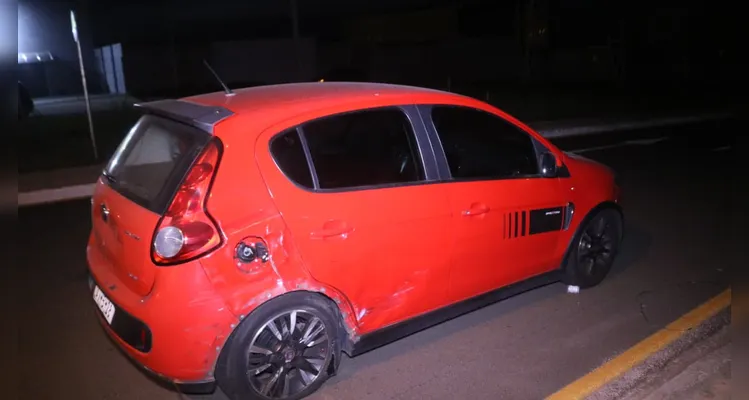 O carro era ocupado por dois homens, o condutor de 27 anos e o passageiro de 37.