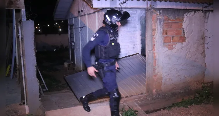 Briga no 'Neves' termina com homem esfaqueado em PG