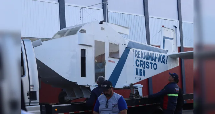 Colégio Sagrado Coração de Jesus recebe avião construído por Padre Albino Dziadzio