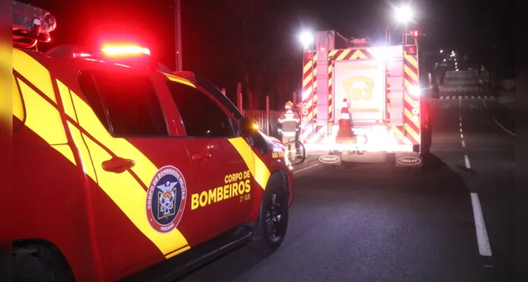 Casas de madeira são destruídas durante incêndio em Ponta Grossa