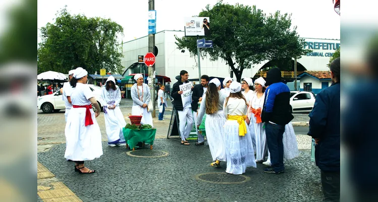 O Terreiro de Umbanda Pai José de Aruanda, através do projeto Uma Família do Axé, promoveu o Benzimento na Rua – Axé e Respeito