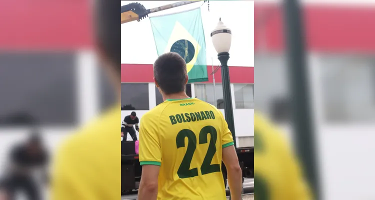 Manifestação pró-Bolsonaro reúne apoiadores no Centro de PG